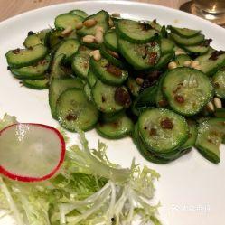 吃脆瓜的样子,尽享夏日清新滋味