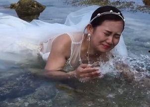 吃瓜新娘照片,一场意外的甜蜜婚礼瞬间