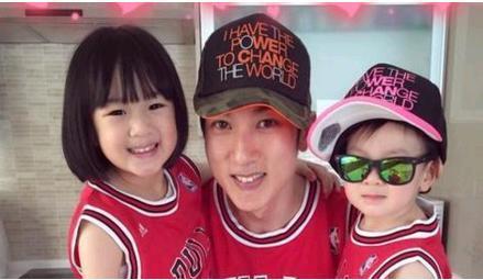 吴尊女儿吃瓜,萌态十足引网友热议