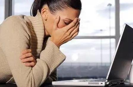 吃瓜的人眼睛疼,揭秘过度追剧的视觉危害