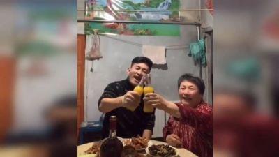 吃瓜监控妈妈儿子,妈妈与儿子之间的温馨互动